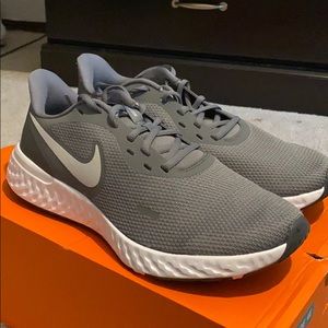 Nike revolution 5 men’s